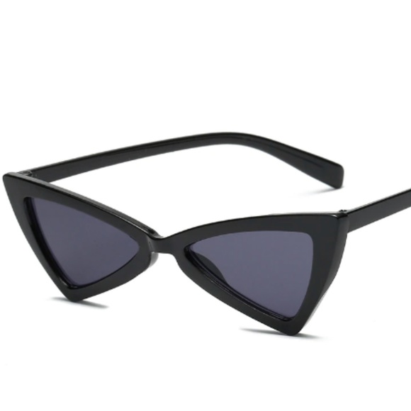 NEW Black triangle cat eye sunglasses - Picture 4 of 8